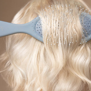 Kitsch Recycled Plastic Wet/Dry Brush- Haze Blue