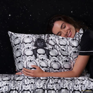 Kitsch Star Wars & Kitsch Satin Pillowcase in Darth Vader & Stormtroopers
