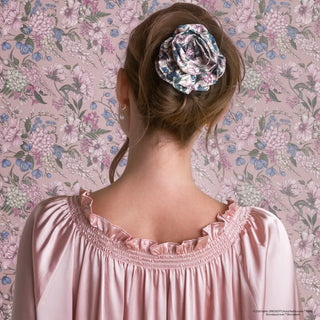 Kitsch Bridgerton X Satin Rosette Medium Flat Cloud Clip in Wisteria